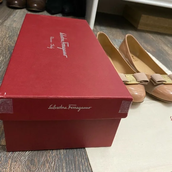 Salvatore Ferragamo Varina Patent Leather Ballet Flats - Picture 2 of 8